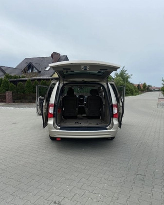 Chrysler Town &amp; Country cena 57000 przebieg: 136457, rok produkcji 2014 z Głogów małe 56